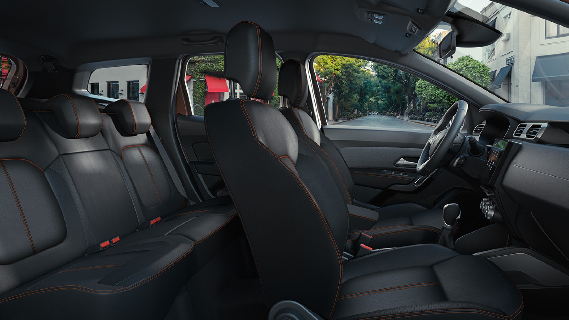 Vista interior de Renault Duster 2025 mostrando sillas delanteras y traseras.